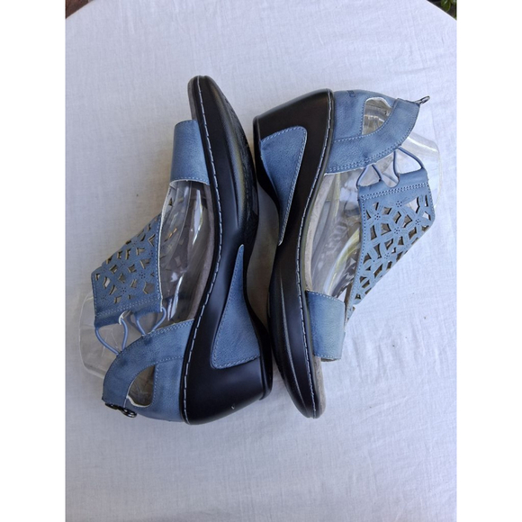 Women's JBU Blue Laser Cut Wedge Sandals Size 11 Black Sole NEW - Picture 6 of 12